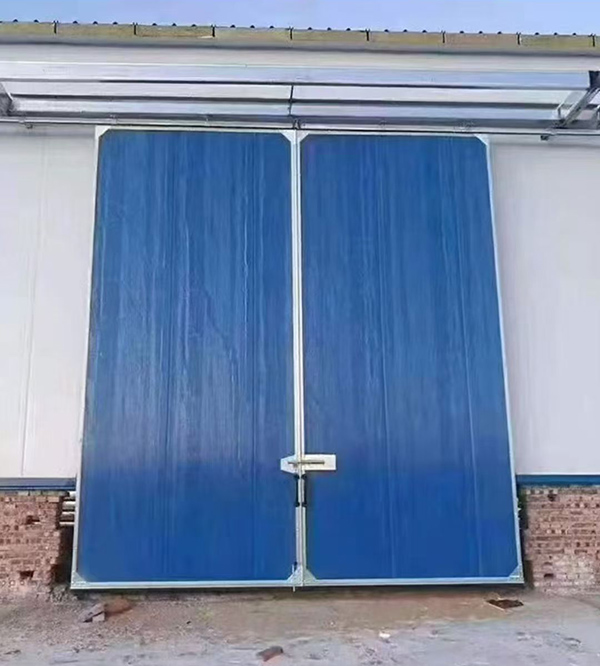 平凉工业门在大型仓储物流通道中的应用实例