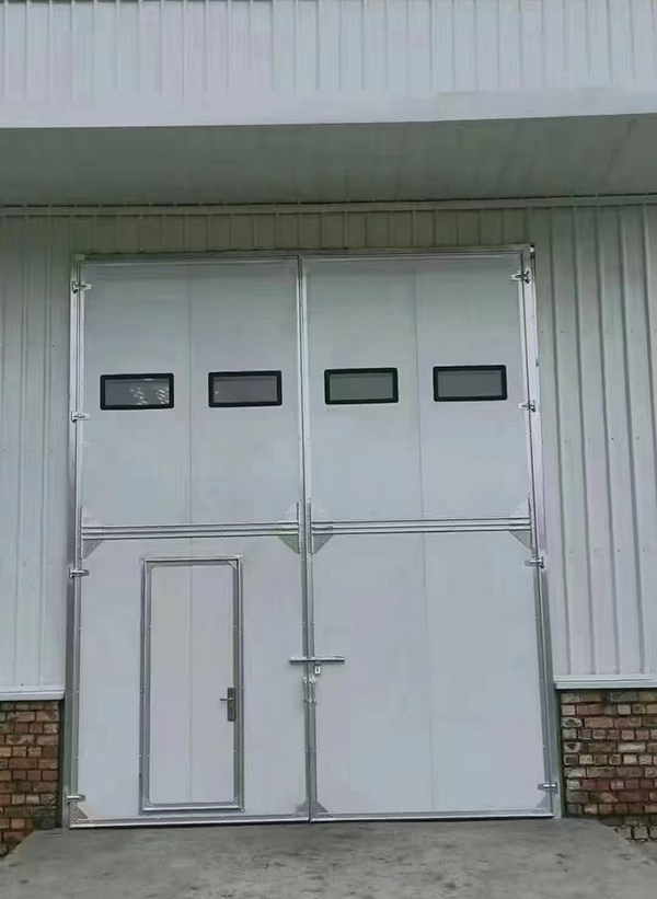 平凉工业门在设备装配车间出入口的实施记录