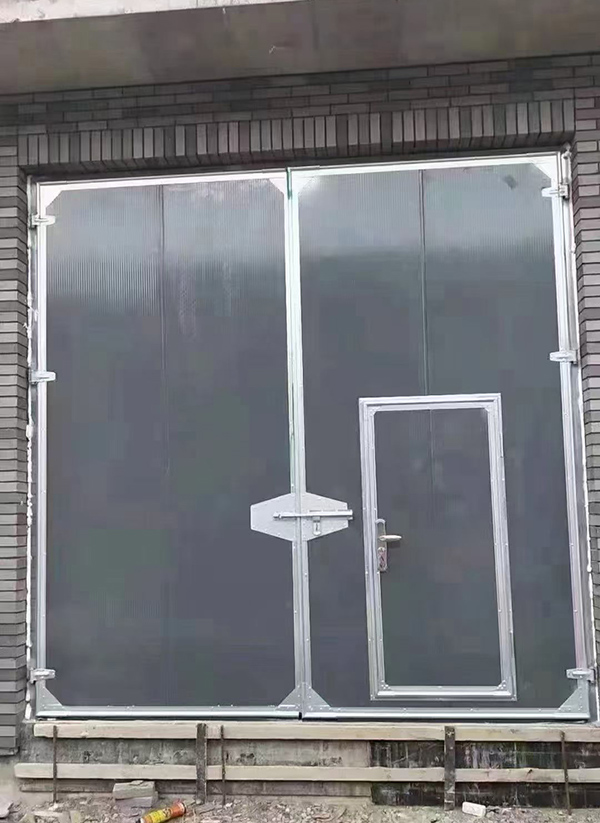 平凉工业平开门在大型设备制造车间的应用实例